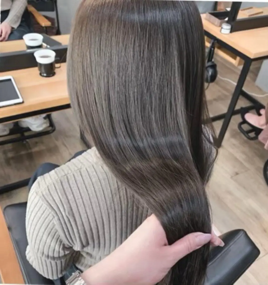 セミロング 🌟透明感カラー モテ髪Ando🌟のヘアスタイル
