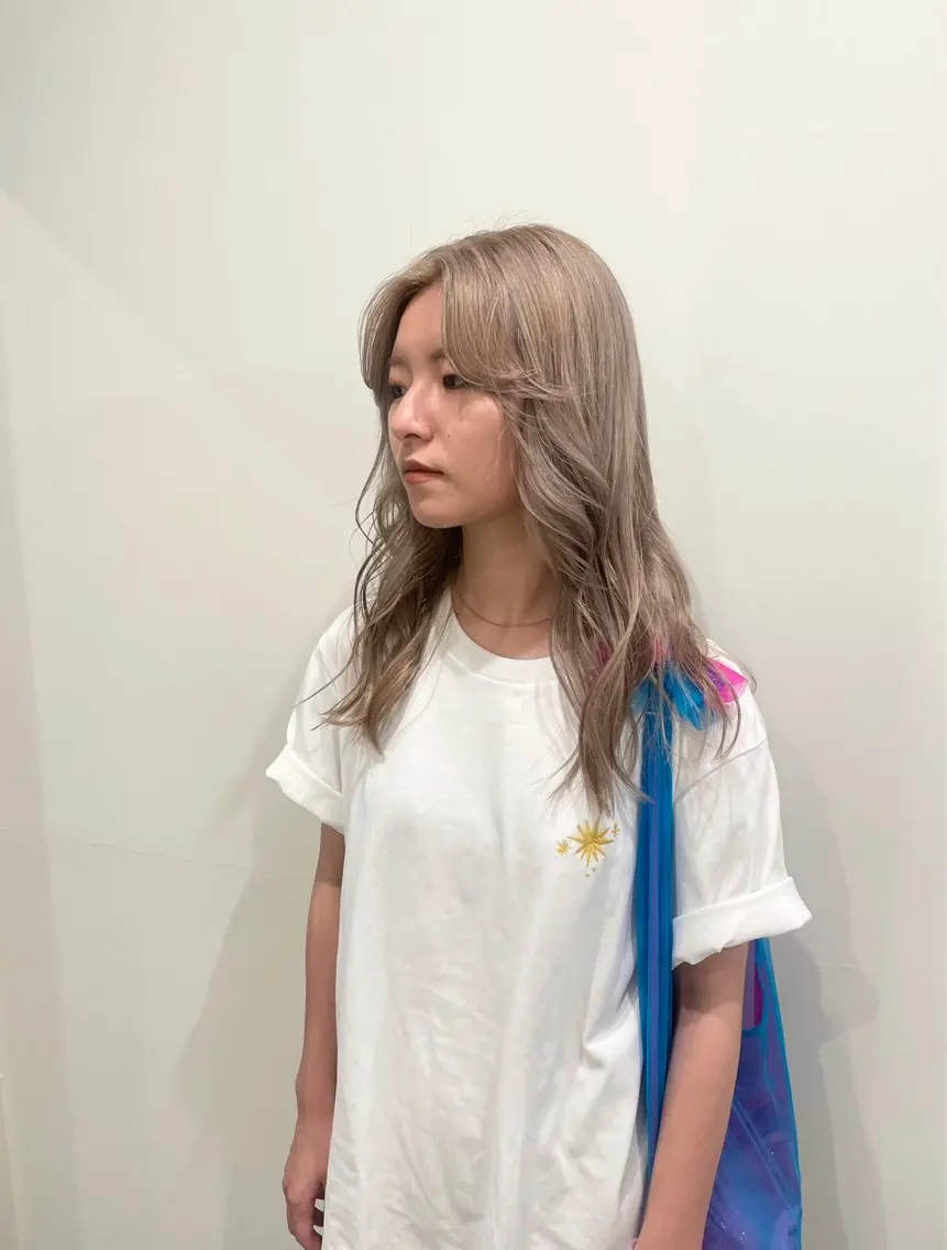 ロング カラー ブリーチ ハイトーンカラー ヘアカラー 渋谷 留菜のヘアスタイル
