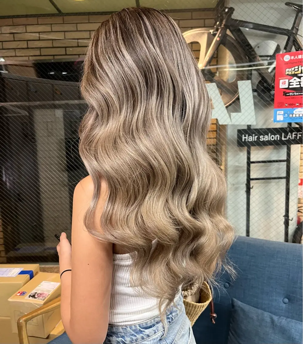 ロング カラー バレイヤージュ ブロンド レイヤーカット ヘアカラー LAFF きよののヘアスタイル