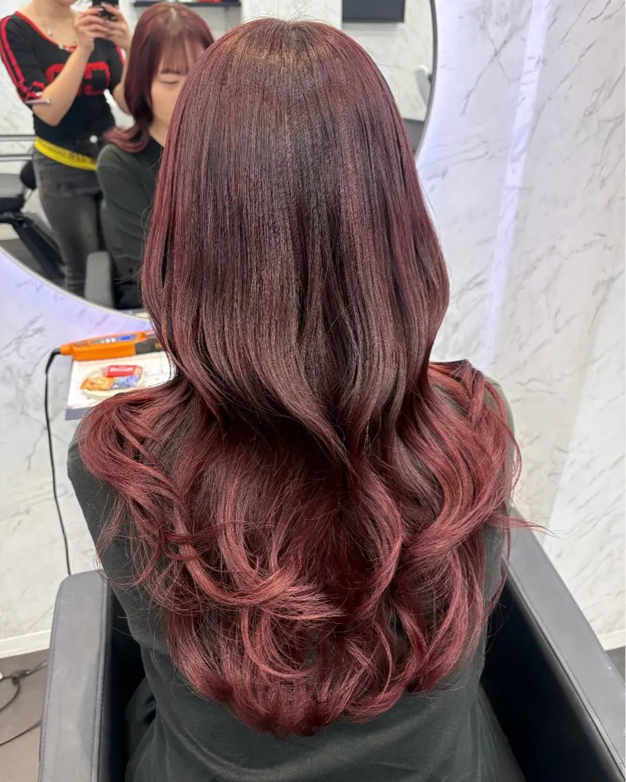 ロング カラー レッドカラー ヘアカラー 韓国ヘア🎀 /♡𝓝𝓸𝓪♡のヘアスタイル