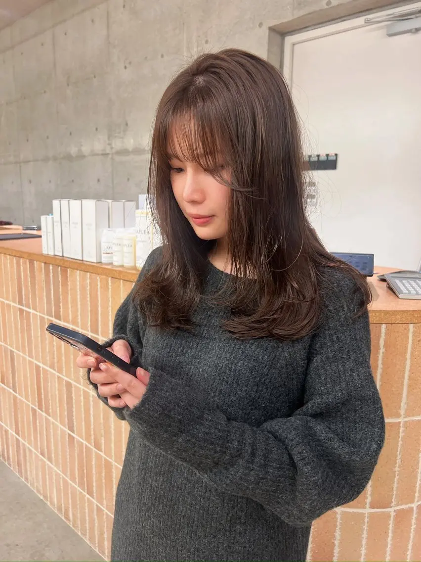 ロング カラー ロングレイヤー アッシュ ベージュカラー ブリーチ 透明感カラー カット ヘアカラー トリートメント 誰より丁寧なカット/ 小林輝/レイヤーのヘアスタイル