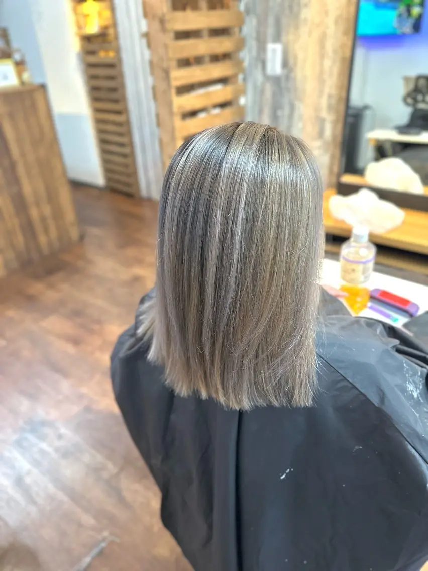 ミディアム カラー バレイヤージュ レイヤーカット カット ヘアカラー トリートメント Luzir⭐︎ GEN⭐︎のヘアスタイル