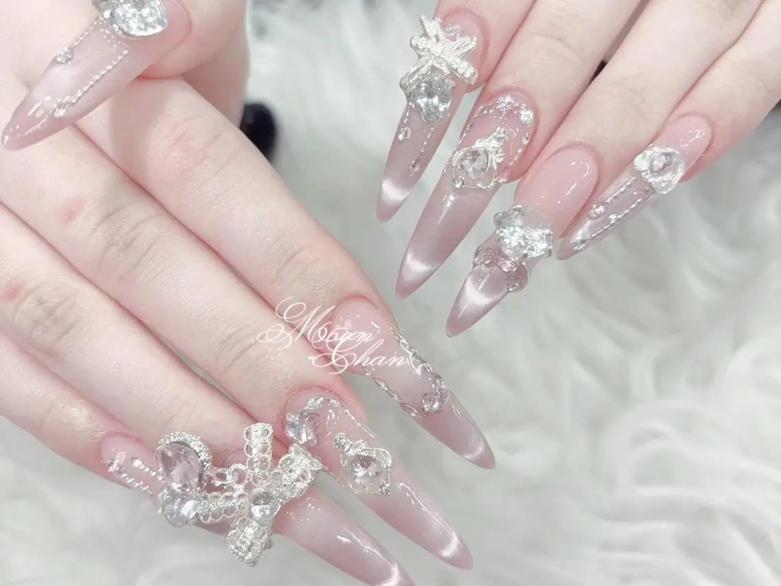 ネイル 長さ出し キラキラネイル 韓国ネイル ロングネイル マグネットネイル KTNail 🎀 長さ出し専門店のネイルデザイン