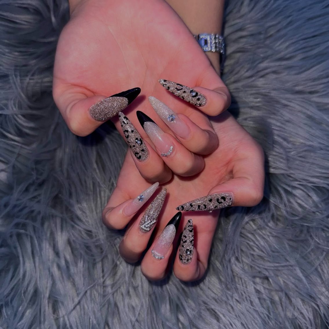 ネイル アニマル柄 フレンチネイル キラキラネイル 持ち込み シルバー D.d nail Rina✨のネイルデザイン