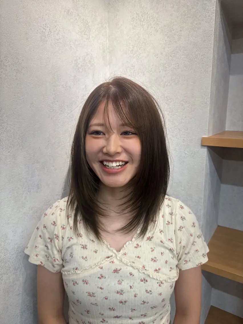 ミディアム ヘアカラー yui 透明感 ベージュ/パーマのヘアスタイル