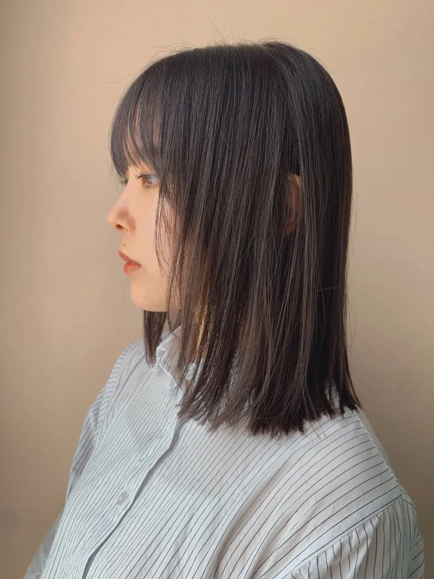 ミディアム カラー 透明感カラー グレージュ ラベンダーカラー ラベンダーグレージュ ラベンダーグレー hubhair レイヤー/透明感のヘアスタイル