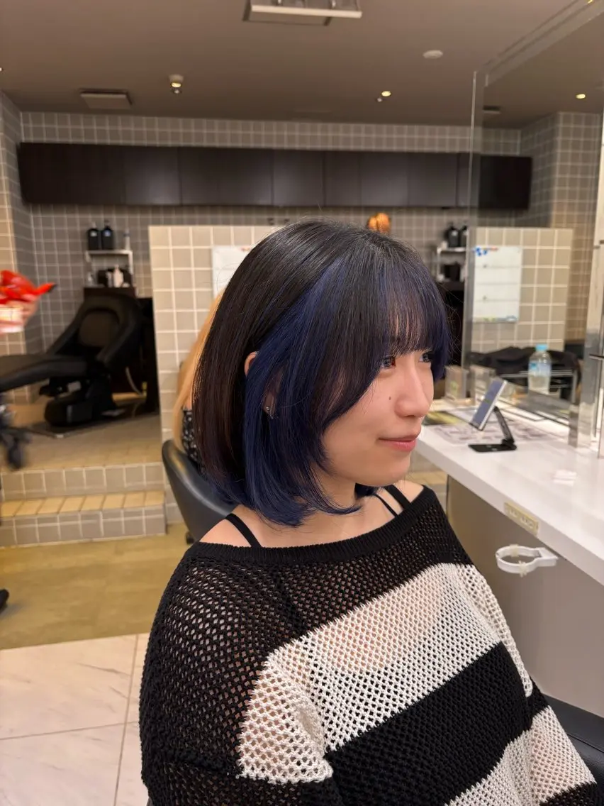 ミディアム カット ヘアカラー 🩵寒色/ベージュ レイヤーカット🤎のヘアスタイル