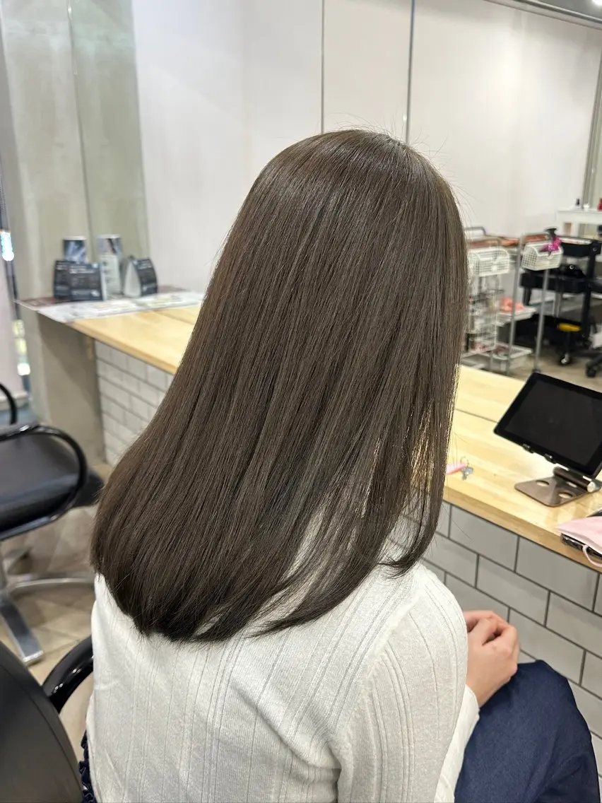 セミロング カット ヘアカラー Angelica 内海 遥奈のヘアスタイル