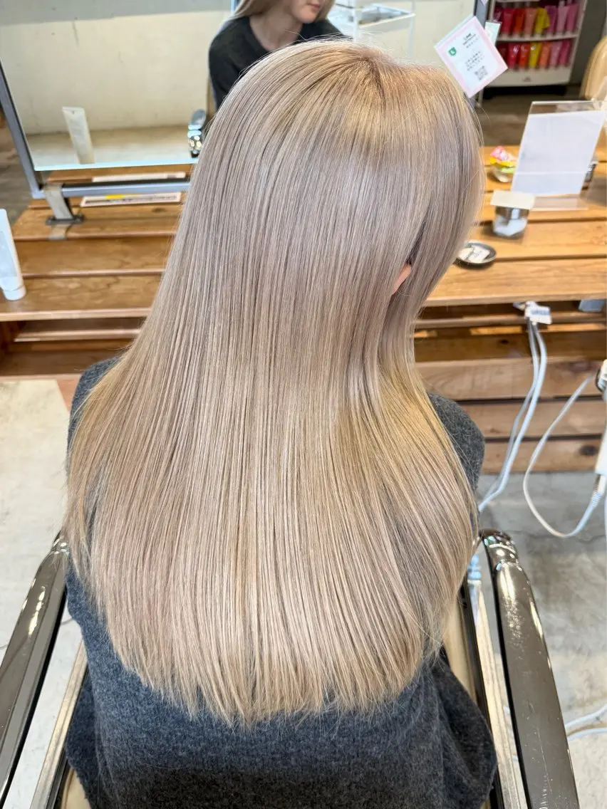 ロング カラー ブリーチ mellowman 【メロウマン】のヘアスタイル