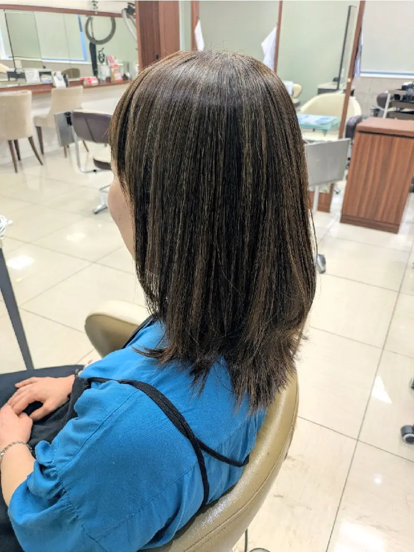 ミディアム ハイライト Yoko ブリーチカラーのヘアスタイル