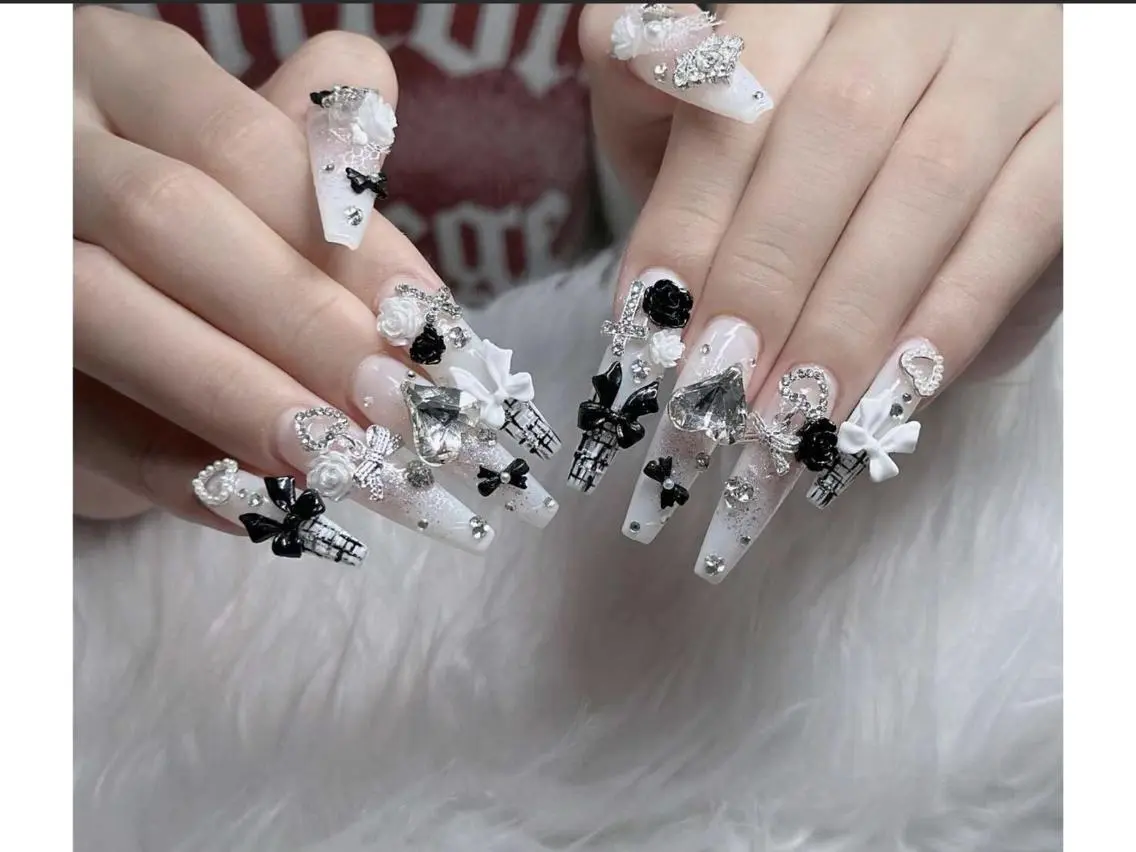 ネイル 韓国ネイル マグネットネイル 持ち込み ニュアンスネイル シンプルネイル ハンドネイル Huyn Nail Shinjyukuのネイルデザイン