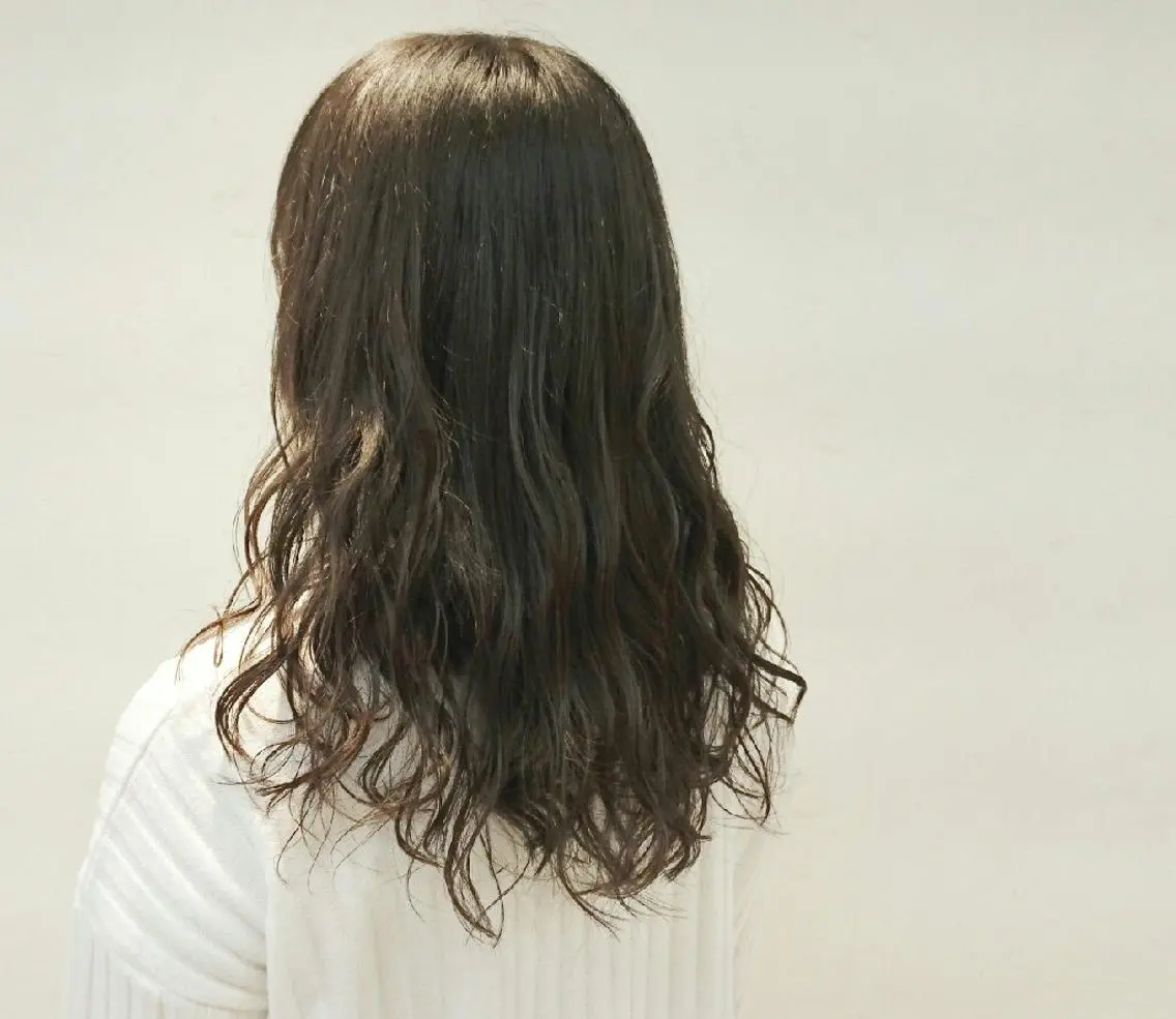 ロング 透明感ハイライト◎ 伊藤夏海のヘアスタイル