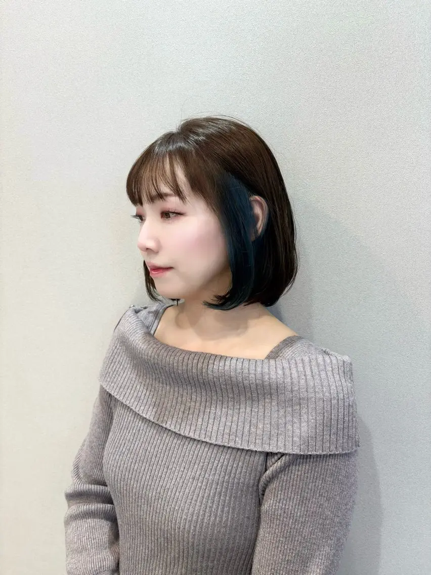 ミディアム カラー ブルーカラー インナーカラー 赤池 日菜子のヘアスタイル