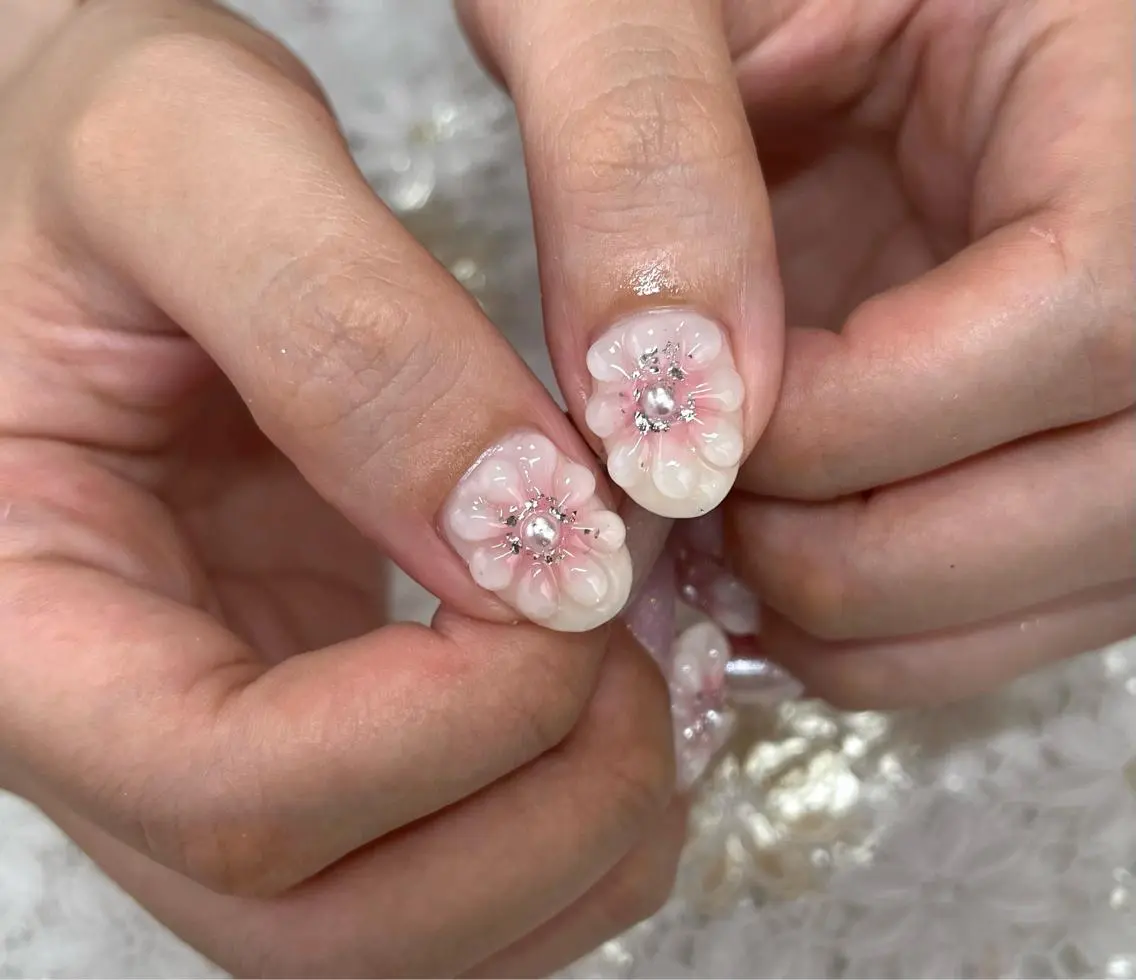 ネイル フラワーネイル ジェルネイル 韓国ネイル パラジェル ぷっくりネイル nails' it...のネイルデザイン