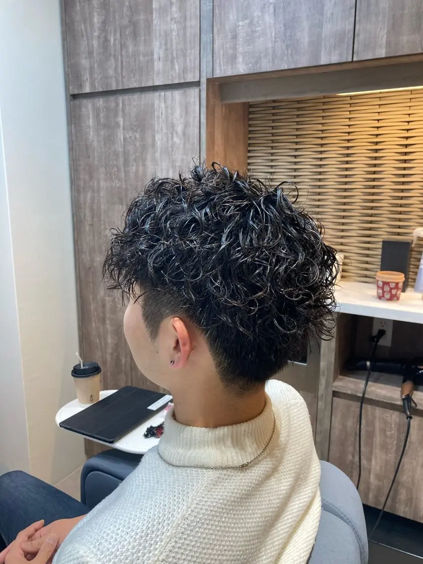 パーマ メンズ カット パーマ ピンクカラー🎀 米津 美佑のヘアスタイル