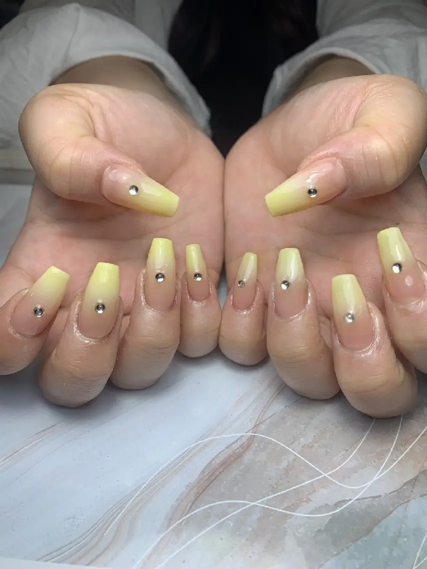 ネイル 氷ネイル・うるうるネイル マットネイル ニュアンスネイル リボン 夏ネイル ハンドネイル rina nailのネイルデザイン
