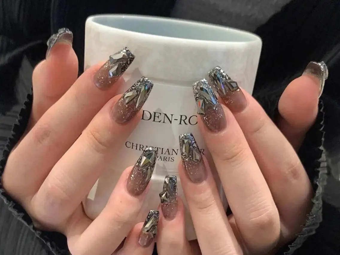 ネイル ゴージャス グラデーション キラキラネイル ラメ(グリッター) ラメグラデーション ハンドネイル ハンドケア Feinn Ink💕のネイルデザイン