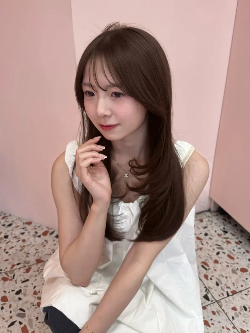 ロング くびれヘア 髪質改善 韓国風ヘア レイヤーカット シースルーバング カット ヘアカラー トリートメント 顔周り/透明感カラー REINA𓍯のヘアスタイル