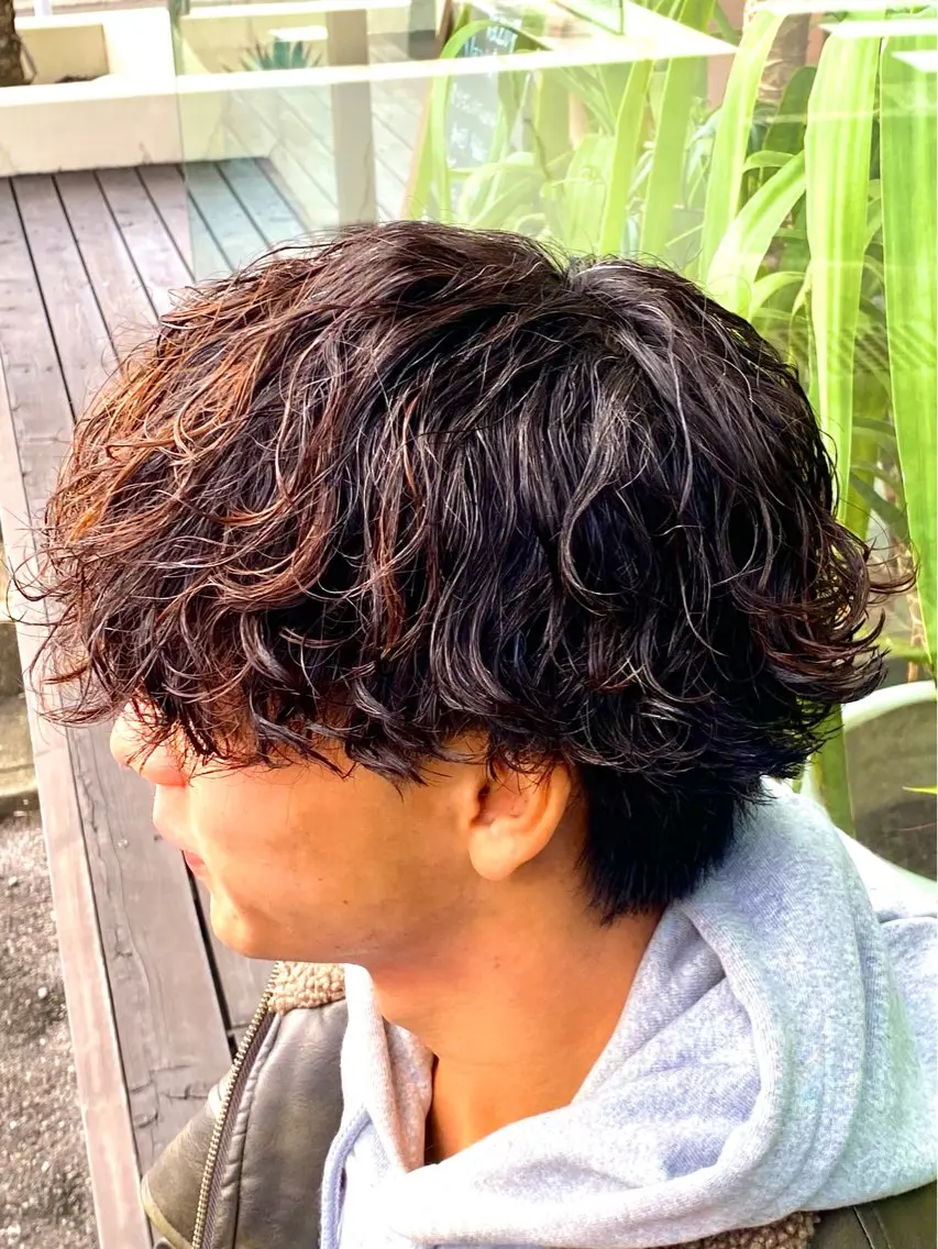 ミディアム カラー パーマ メンズ ミディアムパーマ メンズパーマ 波巻きパーマ カット パーマ 谷口 悠生のヘアスタイル