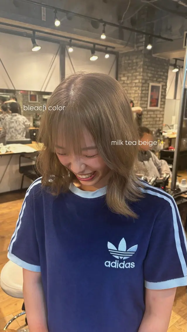 セミロング カラー ベージュカラー ブリーチ ケアブリーチ ミルクティーベージュ トリートメント ヘアカラー トリートメント おくにし はなのヘアスタイル