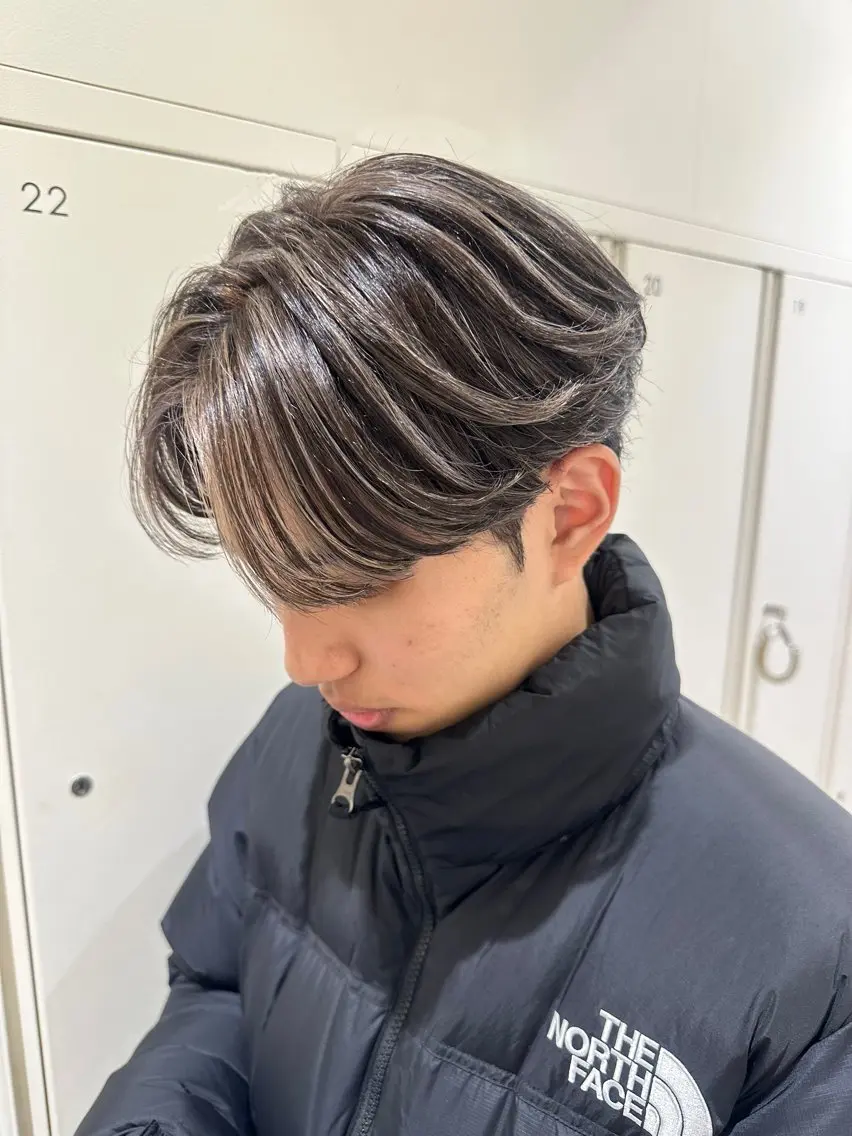 カラー メンズ タイトボブ個性派カラ ーAKANEのヘアスタイル
