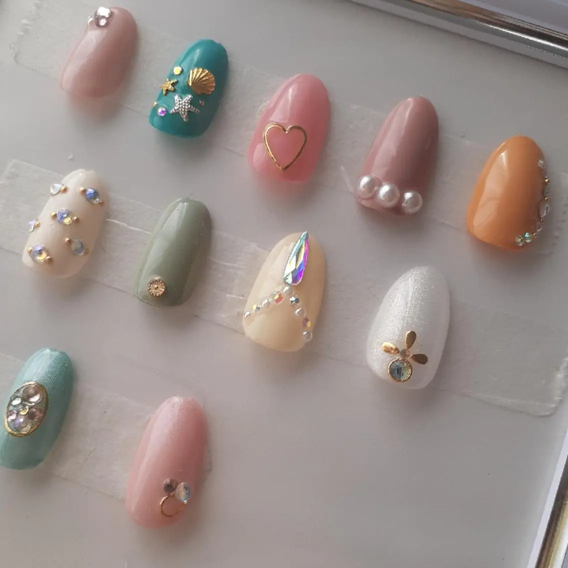 ワンカラー💅ストーン乗せ放題💎(オフあり)の写真