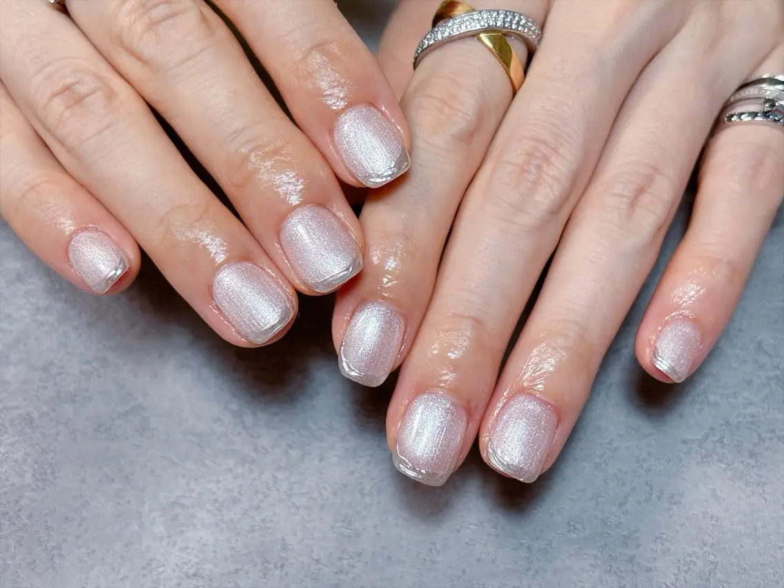 ネイル フレンチネイル マグネットネイル ミラーネイル ニュアンスネイル 夏ネイル ハンドネイル ハンドケア 💫ゆか_ Nailartistのネイルデザイン