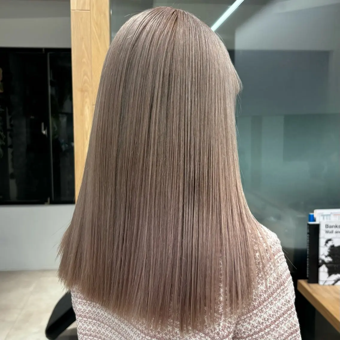 セミロング 盛れる透明感カラー・ momokaのヘアスタイル