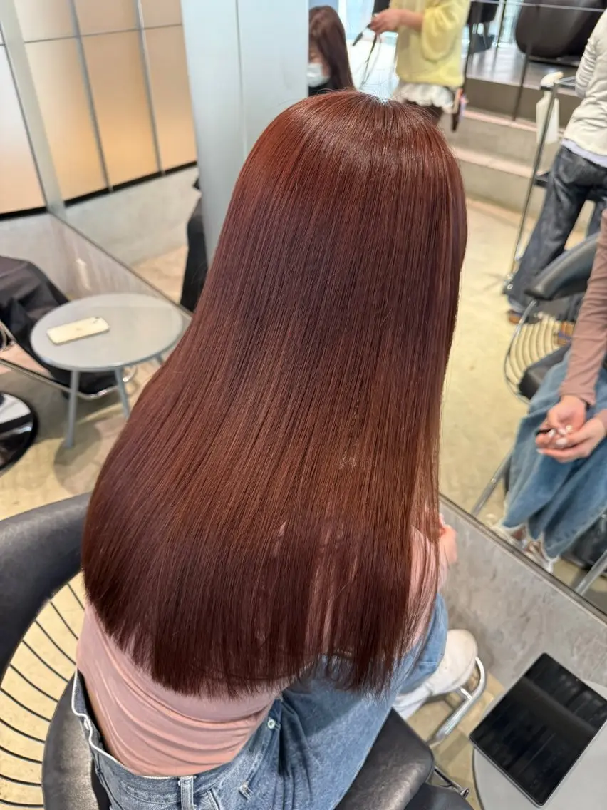 ロング ピンクブラウン ヘアカラー トリートメント 須藤 優真 切りっぱなしボブのヘアスタイル