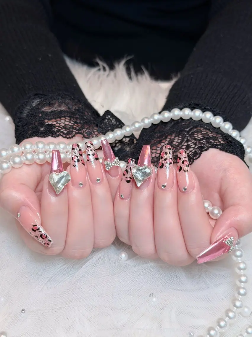 ネイル オーロラネイル ボルドー ブラウン 氷ネイル・うるうるネイル キラキラネイル ハンドネイル Julli NailStudioのネイルデザイン