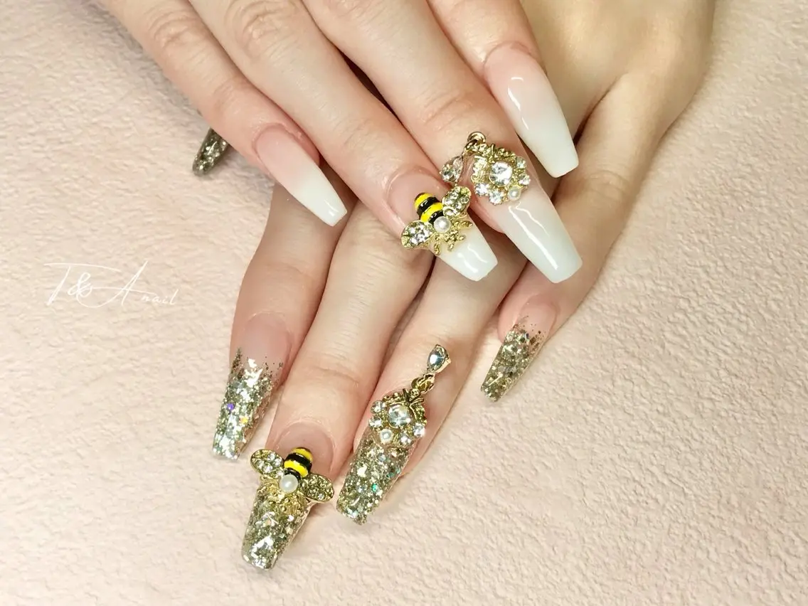 ネイル 長さ出し ジェルネイル ゴールド キラキラネイル ラメ(グリッター) T&A nailのネイルデザイン