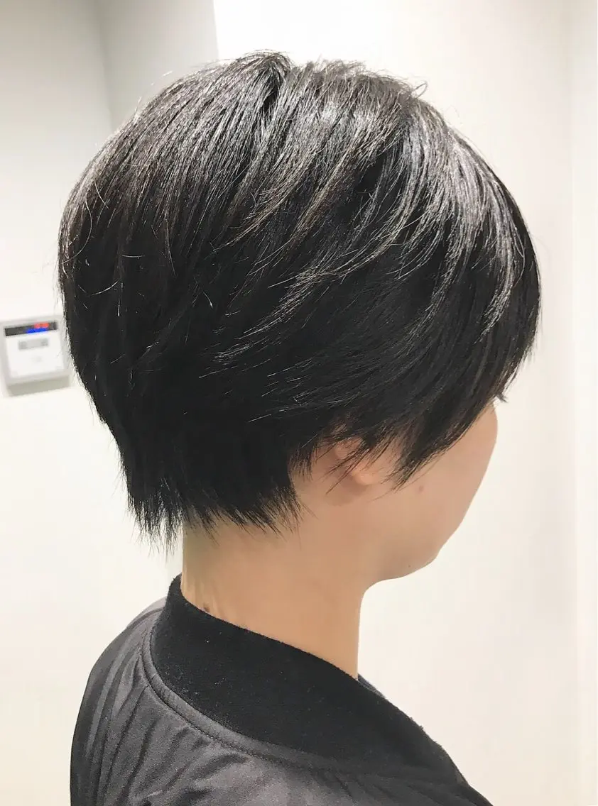 ショート ショートヘア 🌊インナーカラー 🐬櫻井海星のヘアスタイル