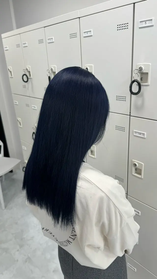 カラー niina🖤 透明感×レイヤーのヘアスタイル