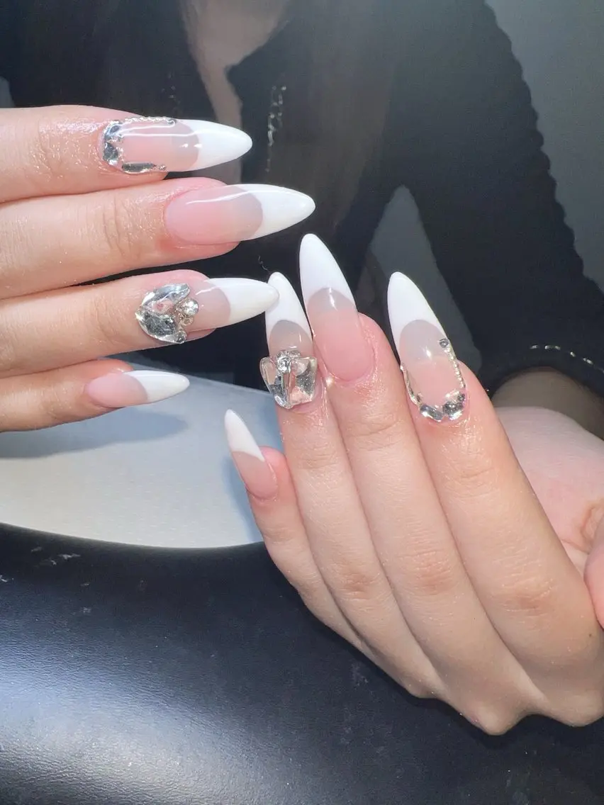 ネイル オーロラネイル チークネイル 長さ出し フットネイル フレンチネイル ハンドネイル Lee Nailsのネイルデザイン