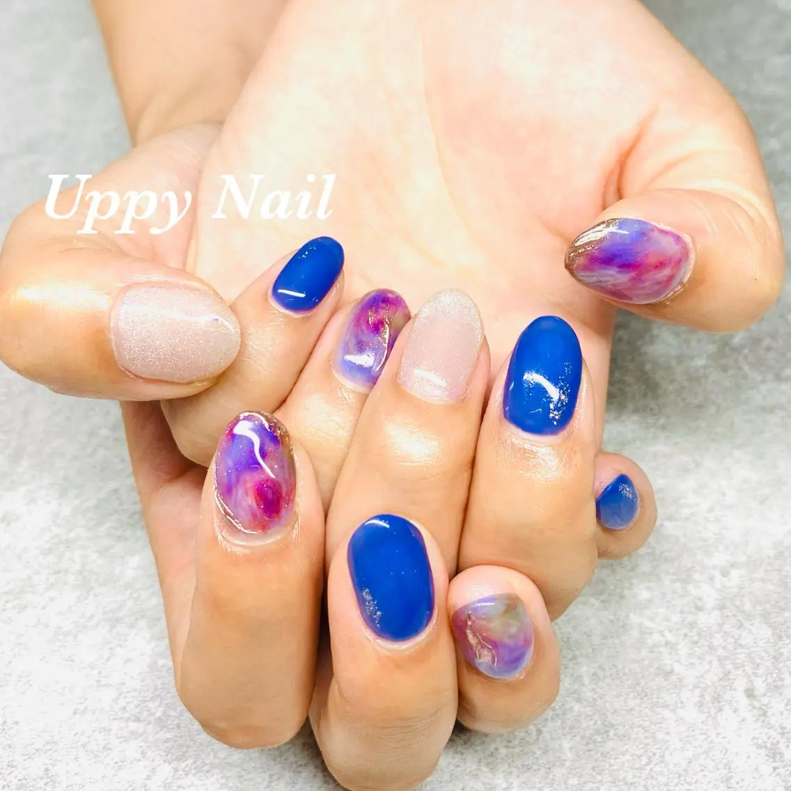 ネイル ブルー マグネットネイル ニュアンスネイル ワンカラーネイル ホワイト ハンドネイル Uppy Nail ukyoのネイルデザイン