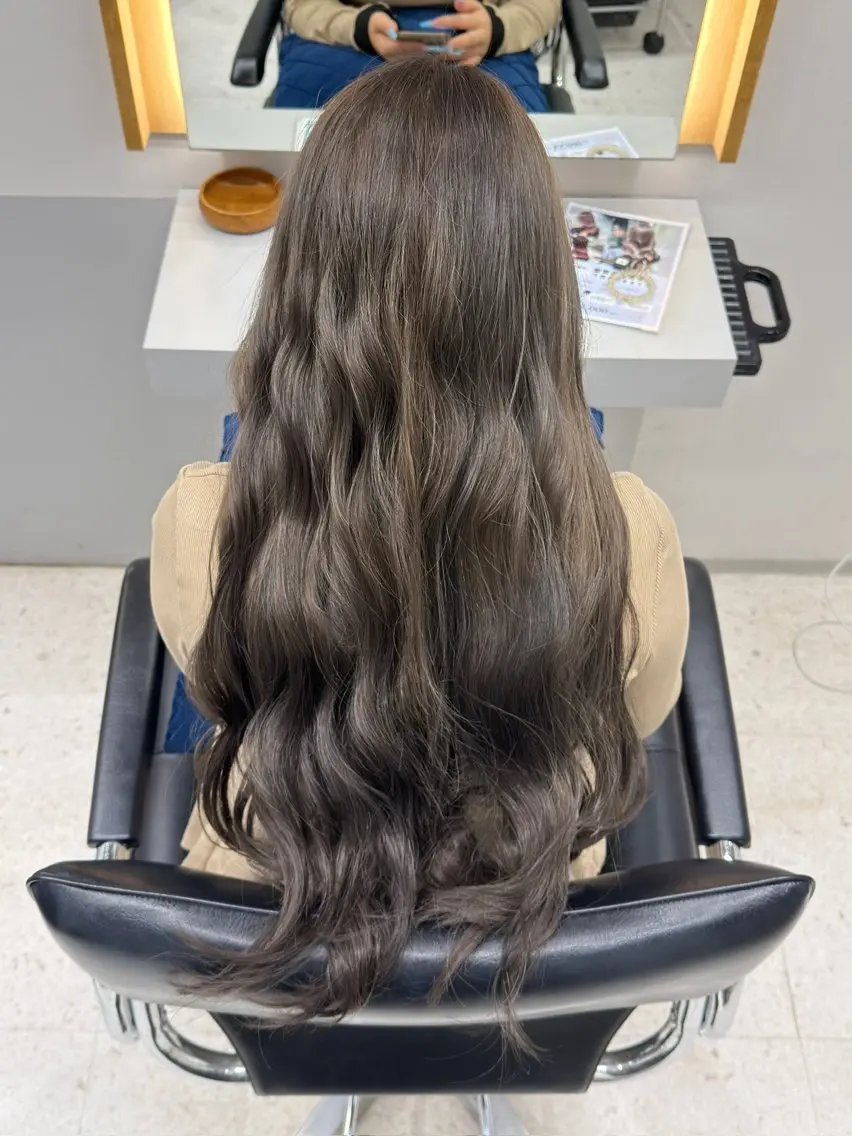 ロング カラー グレージュ ヘアカラー 阿部 文人のヘアスタイル