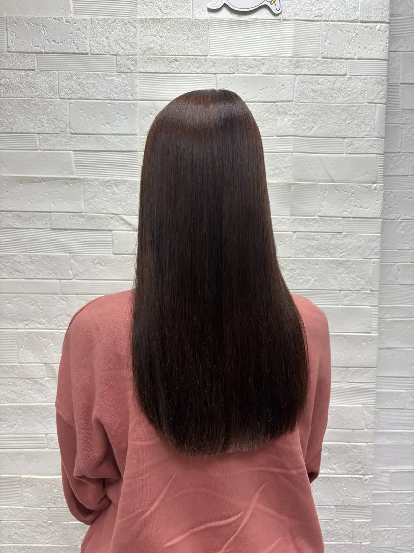 セミロング カット 岡崎 美紀のヘアスタイル