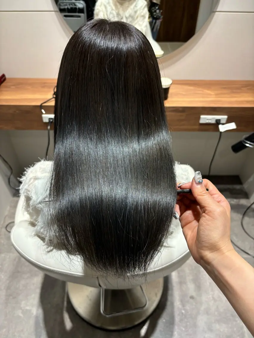 セミロング ヘアカラー トリートメント 美髪ヘア 🤍erikaのヘアスタイル