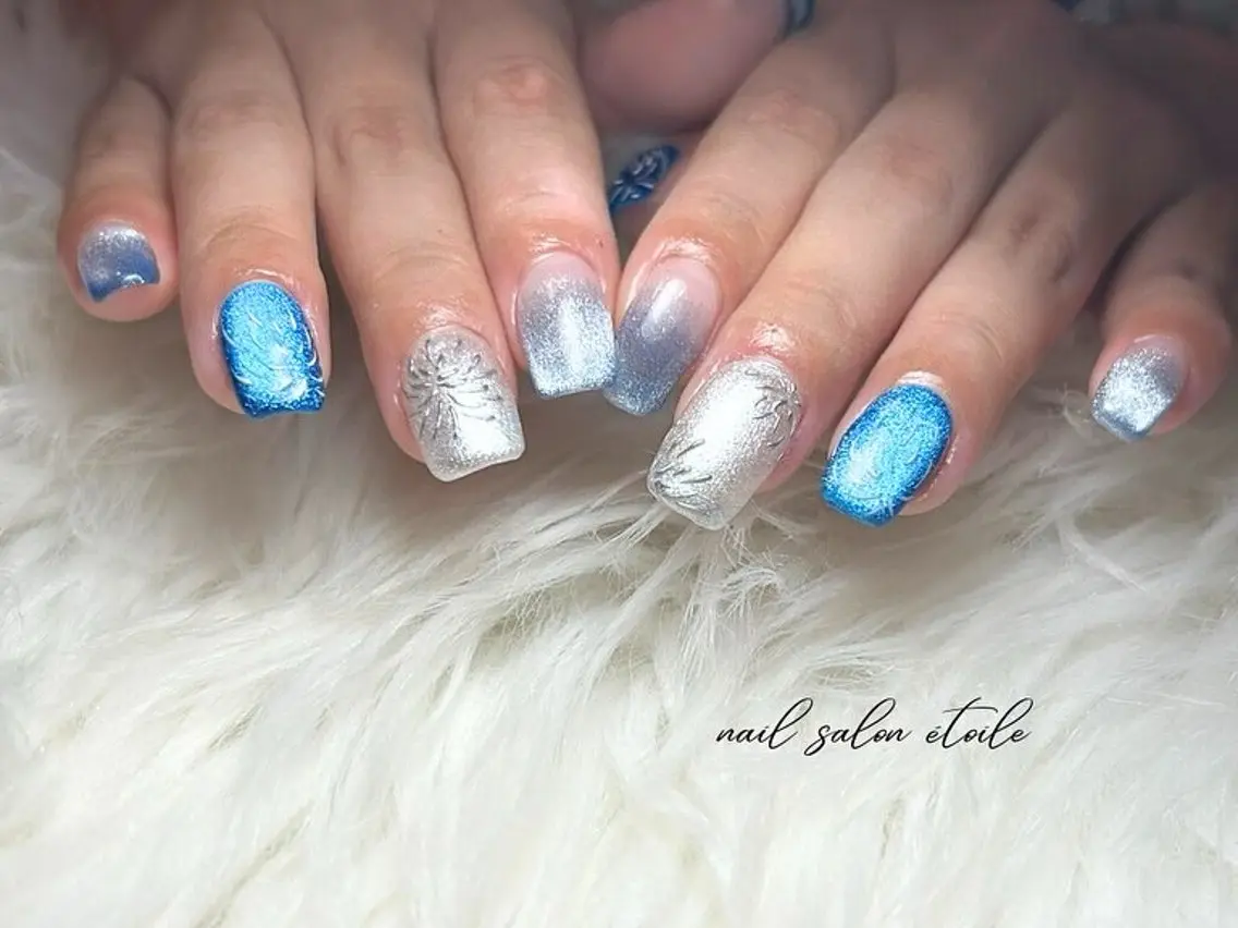 ネイル ブルー キラキラネイル マグネットネイル 夏ネイル ハンドネイル nail salon étoileのネイルデザイン