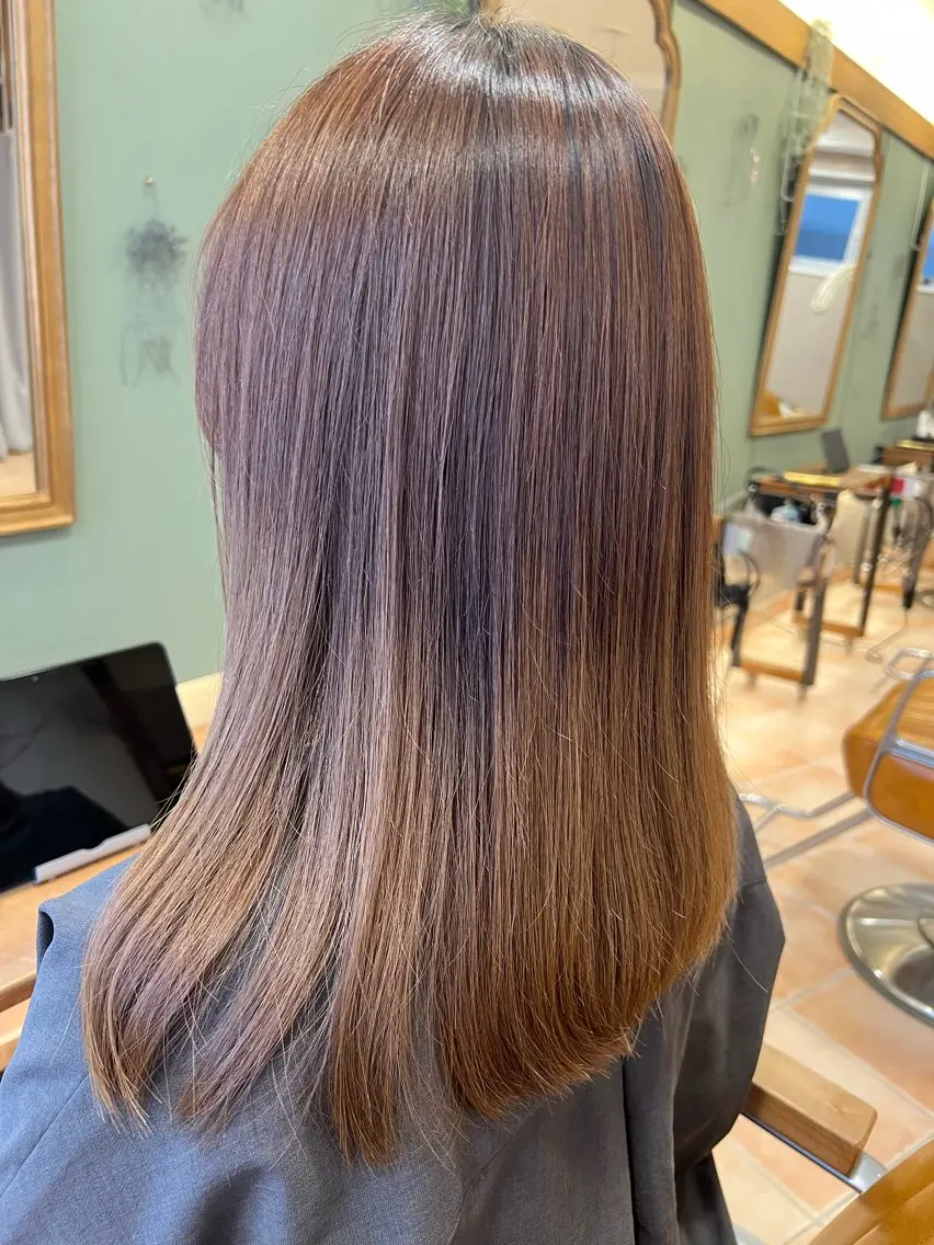 セミロング クロサワ ヨーコのヘアスタイル
