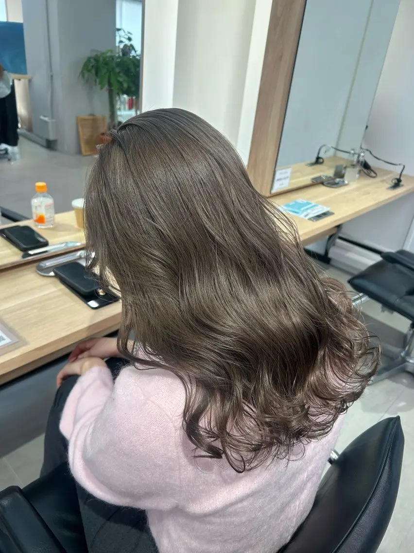 ミディアム カラー ハイトーンボブ 前田 表参道　グレージュのヘアスタイル