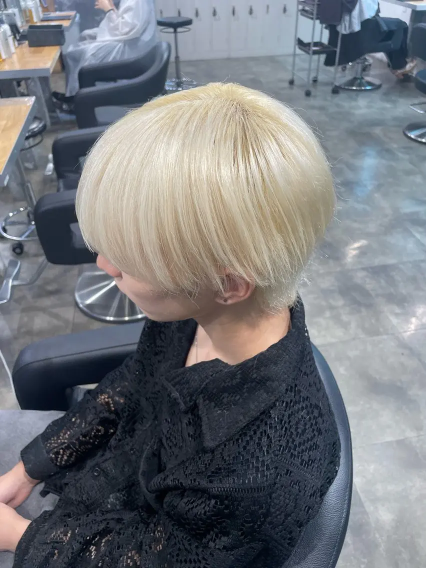 ショート カラー ヘアカラー ハイトーン 横浜💞ミオのヘアスタイル