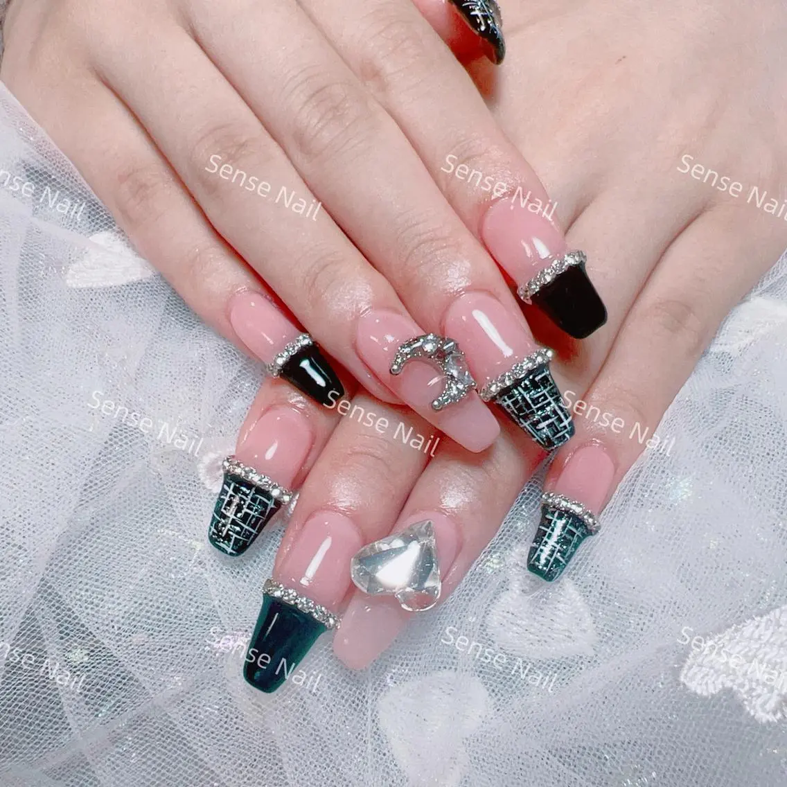 ネイル ハンドネイル ハンドケア Yukiko 🌙のネイルデザイン