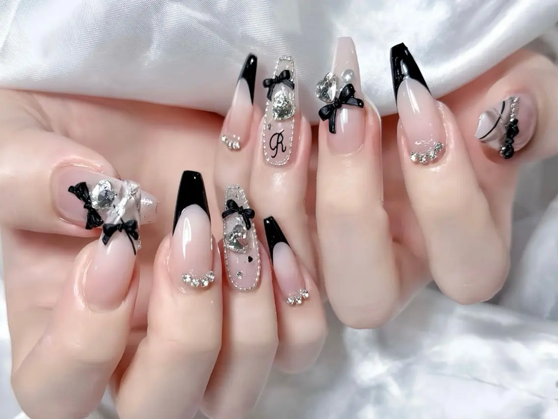 ネイル 韓国ネイル マグネットネイル 持ち込み ニュアンスネイル シンプルネイル ハンドネイル Huyn Nail Shinjyukuのネイルデザイン