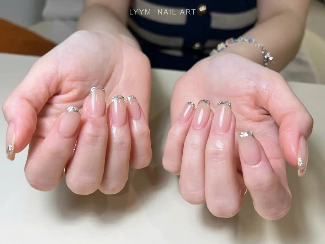 ネイル フレンチネイル 韓国ネイル オフィスネイル シルバー LYYM Salonのネイルデザイン