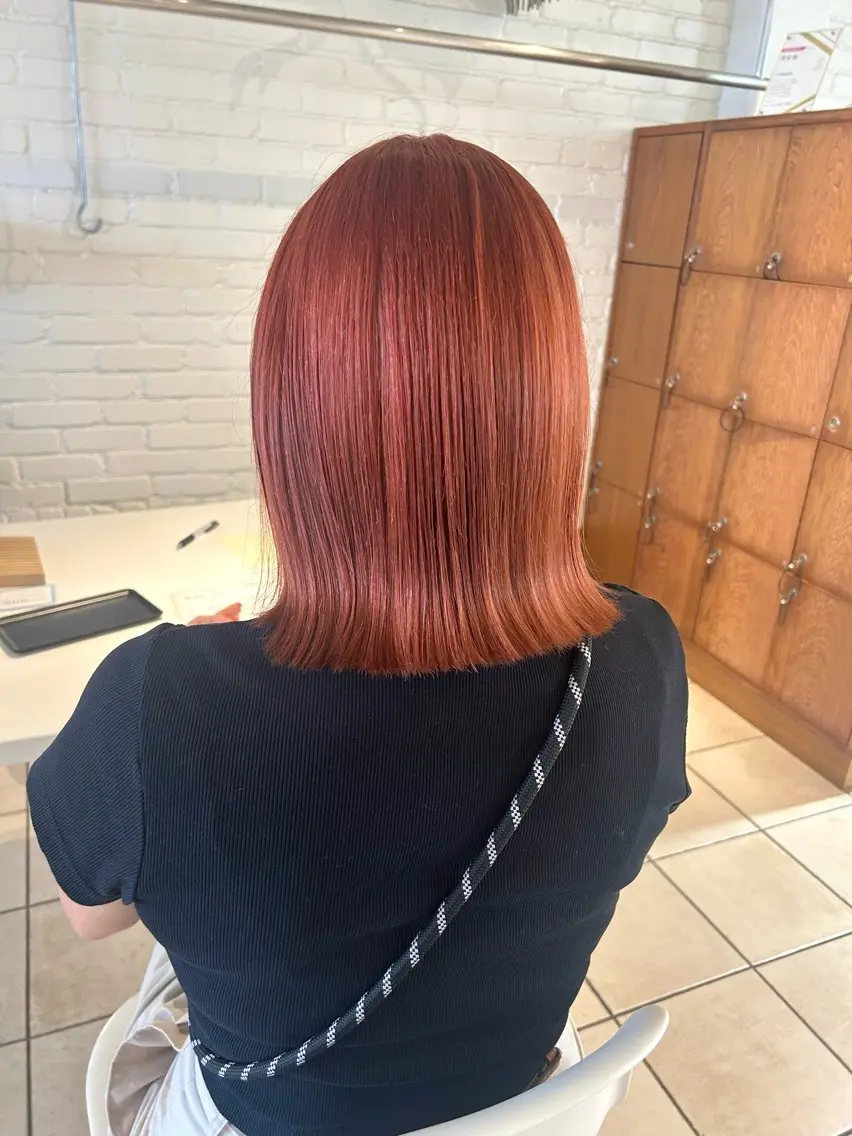 ミディアム オレンジブラウン 💫レイヤーカット 💫ブリーチ💫サキのヘアスタイル