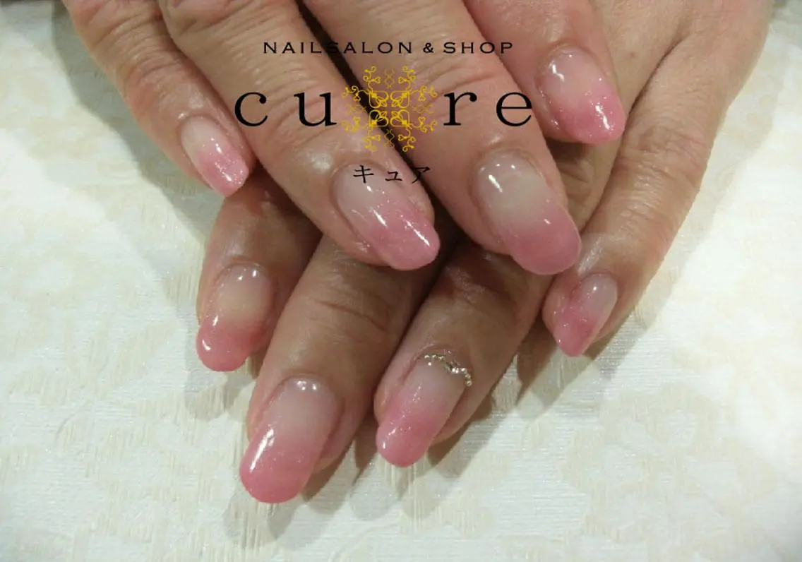 ミディアム ネイル ストーンネイル ネイルサロン Cureのネイルデザイン
