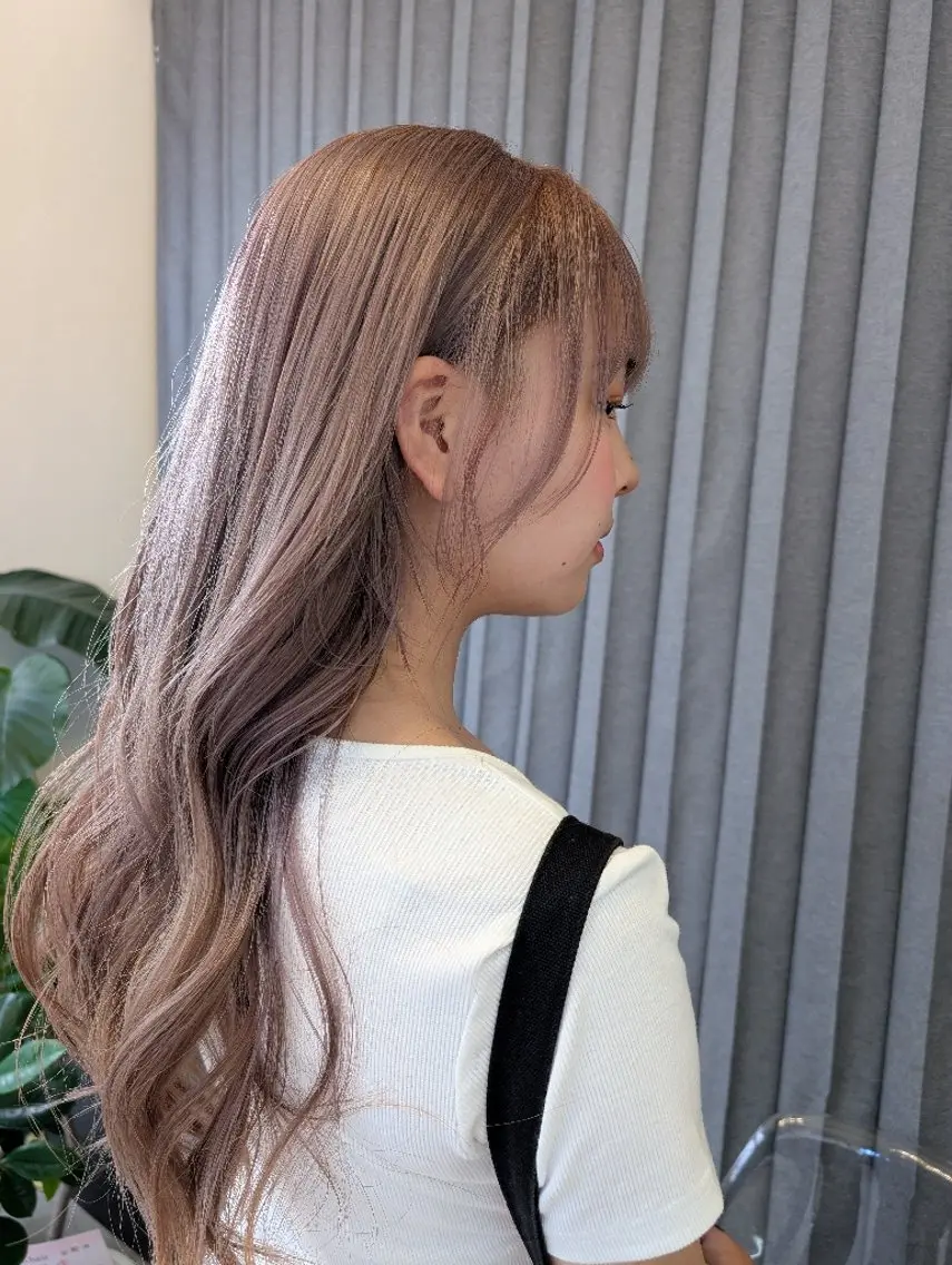ロング カラー ロングレイヤー ベージュカラー ブリーチ ミルクティーベージュ レイヤーカット 古野 靖知のその他イメージ