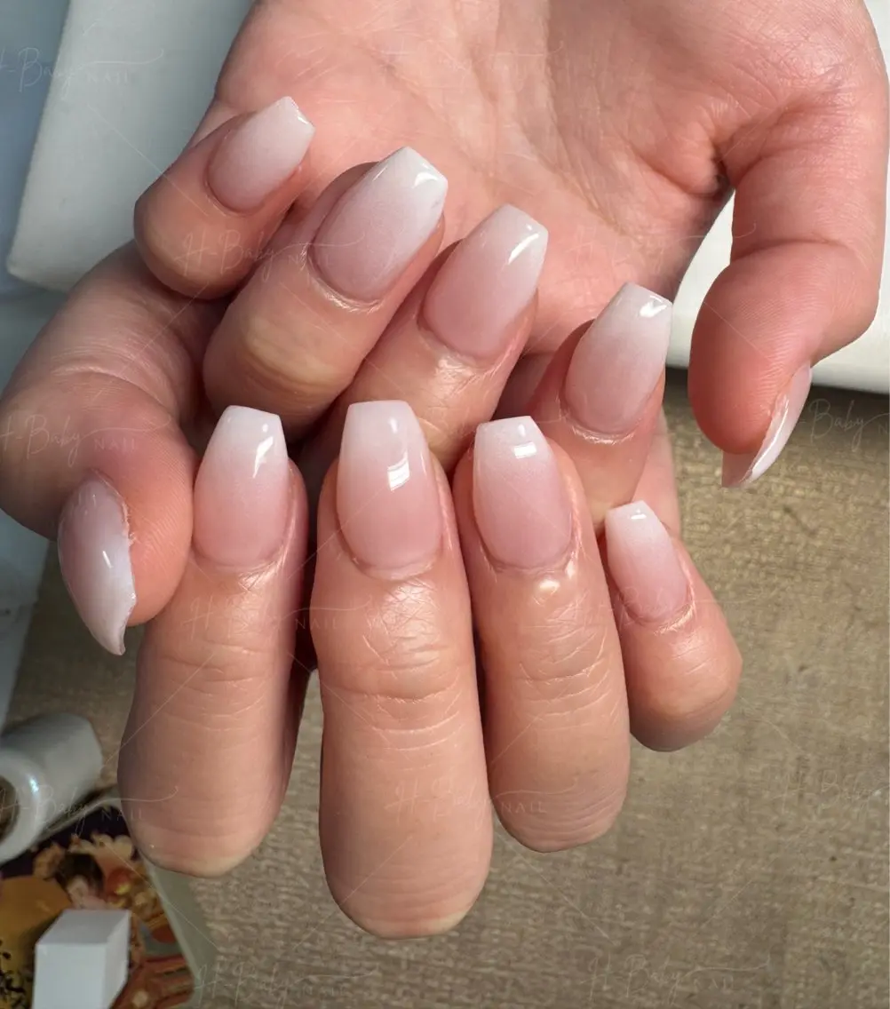 ネイル オーロラネイル フレンチネイル ジェルネイル ハロウィン キラキラネイル H.baby Nail Salonのネイルデザイン