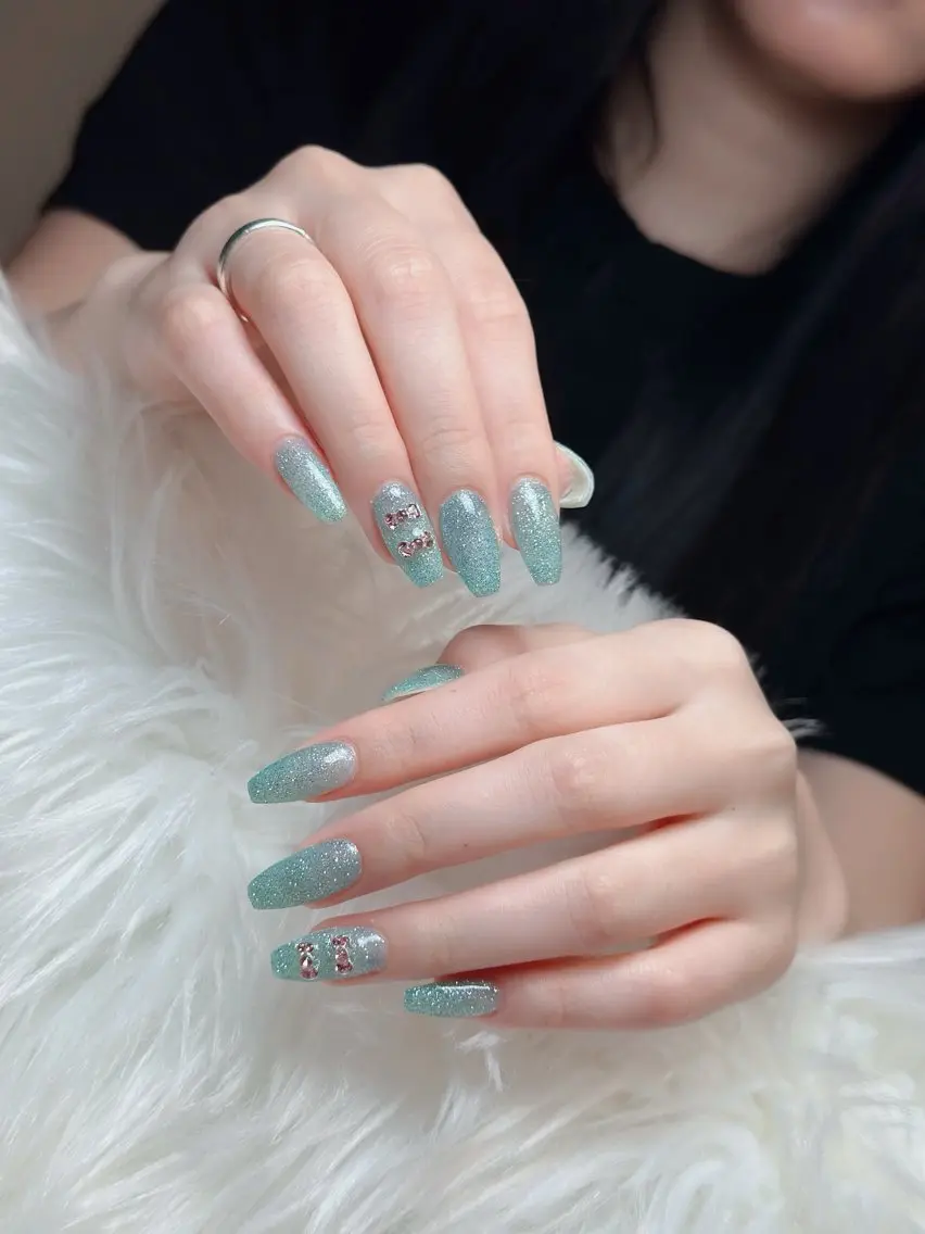 ネイル チークネイル フレンチネイル キラキラネイル 韓国ネイル マグネットネイル ハンドネイル Chibi h.babynailのネイルデザイン